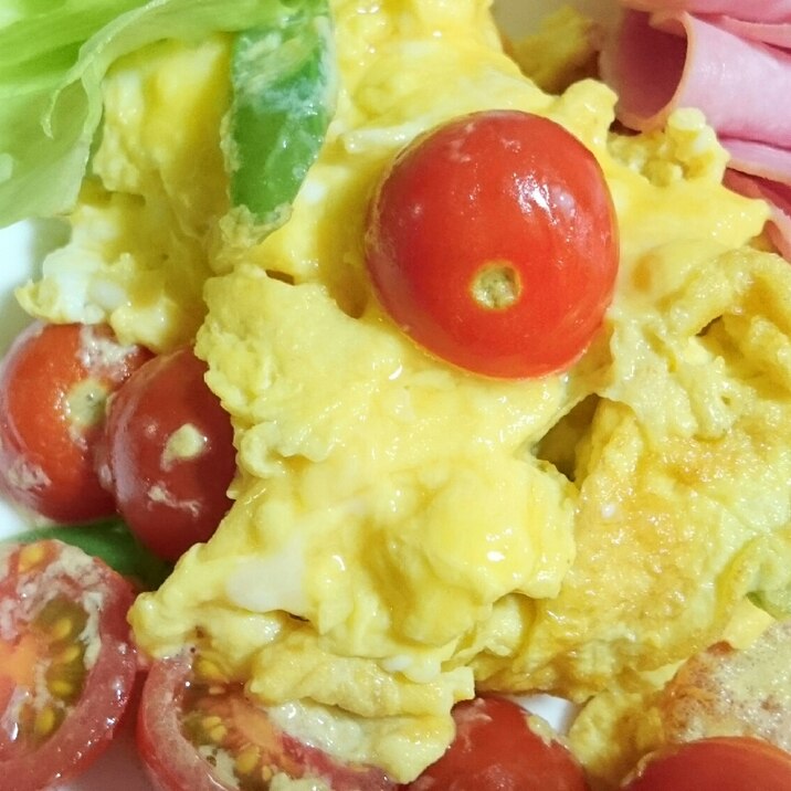 ストウブDe〜プチトマト入りふわとろ卵